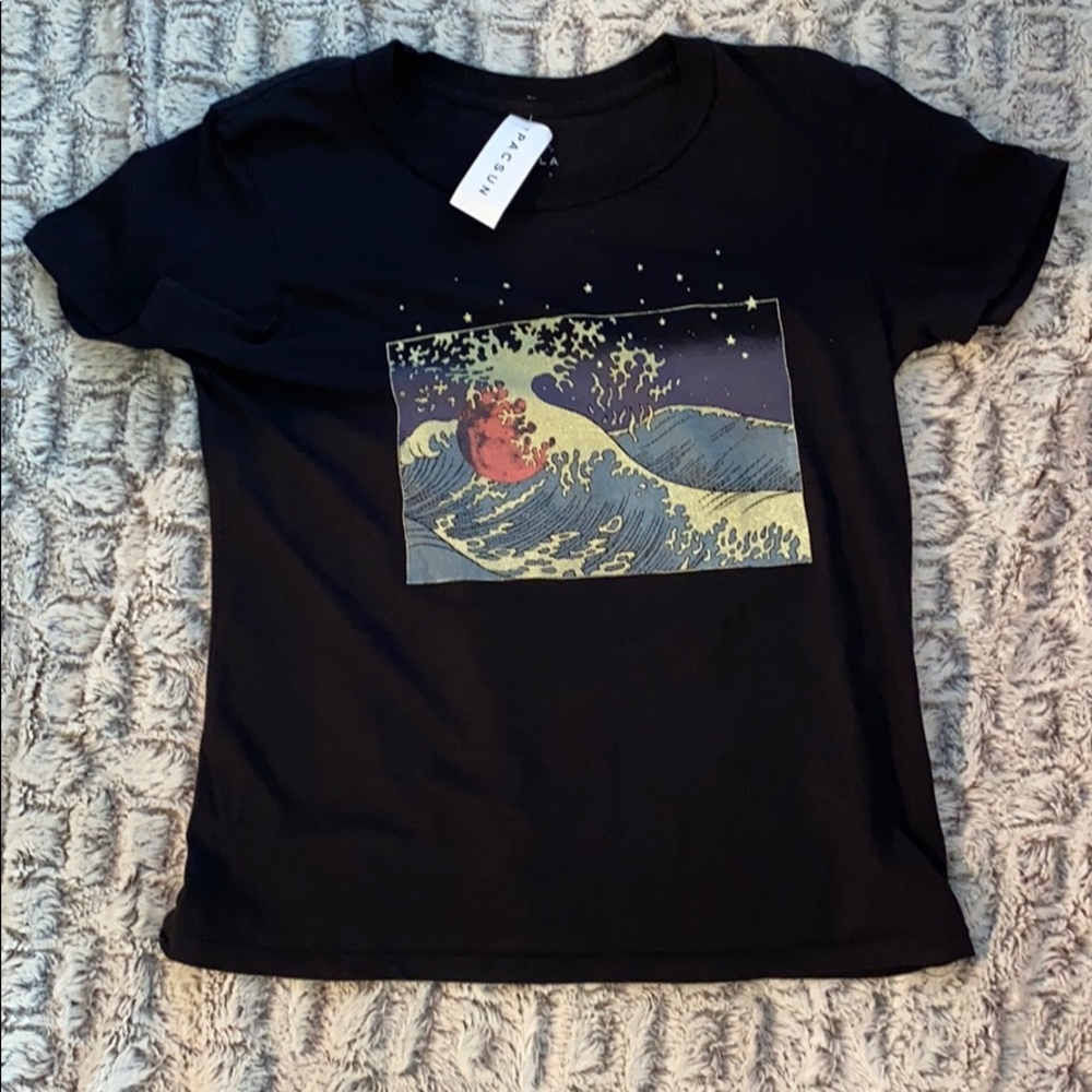 ocean wave tee